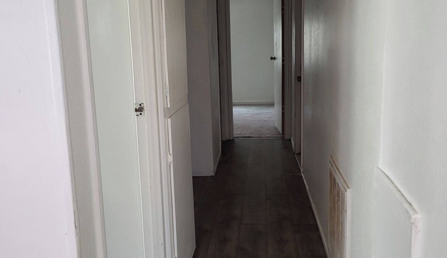 Cozy 2-bedroom mobile home in charming Eloy with AC