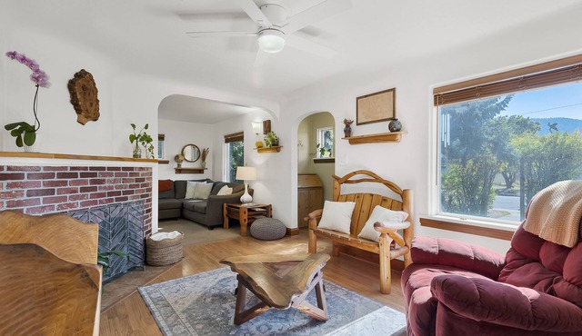Cozy 2BD Home minutes from heart of Missoula - fenced backyard great for dogs!