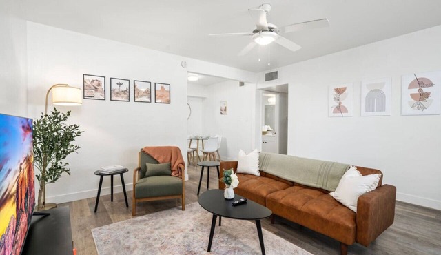 Cozy 2BR|10 Mins to DT PHX|Parking + W/D Included!