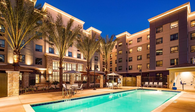Cozy 2BR Suite w/Kitchen | Free Breakfast + Pool