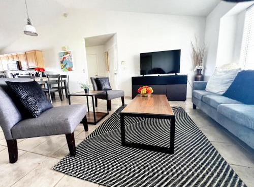 Cozy 3 Bedrooms Town home in Chandler with community pool