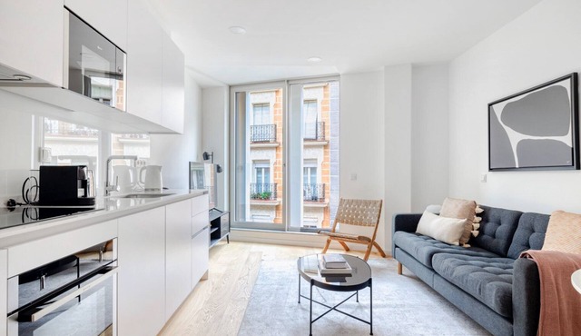 Cozy Argüelles Studio, near Royal Palace and Madrid Rio, by Blueground