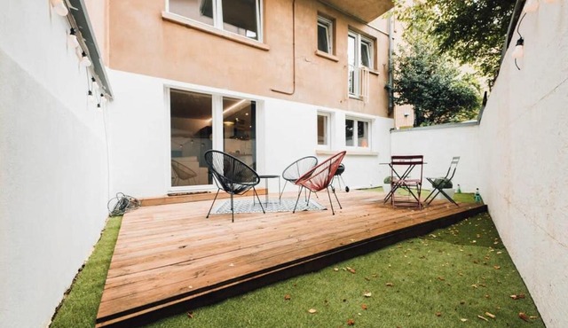 Cozy Central Studio with Private Terrace