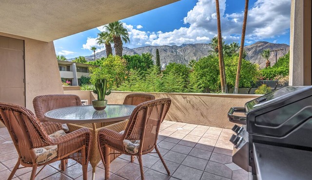 Cozy Condo in Old Las Palmas, Steps to Downtown Dining, Shops & More! - Villas D