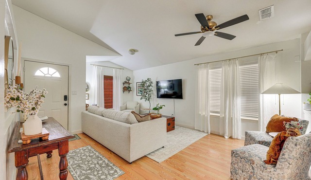 Cozy House by Zinnia Park! Family Home in McAllen