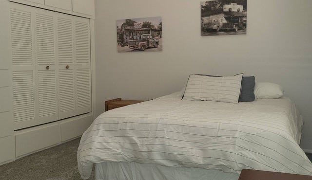 Cozy House in Retirement Community with Golf Courses!