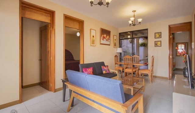 Cozy neighborhood Apartment 10 minutes walking from Downtown