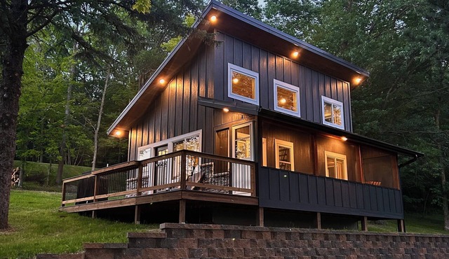 Cozy Peninsula Lake Cabin on 40 Acres