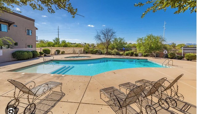 Cozy & Quiet 2 BR condo w. pool/spa