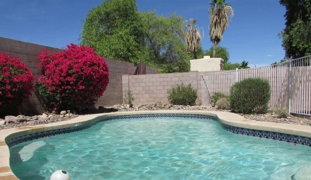 Cozy quiet and quaint house w/ pool, BBQ