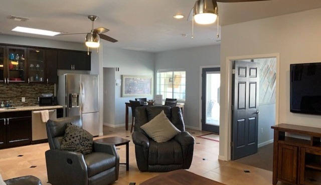 Cozy, Quiet, Beautiful Casita - Heated Pool/Hot Tub and Mini Golf