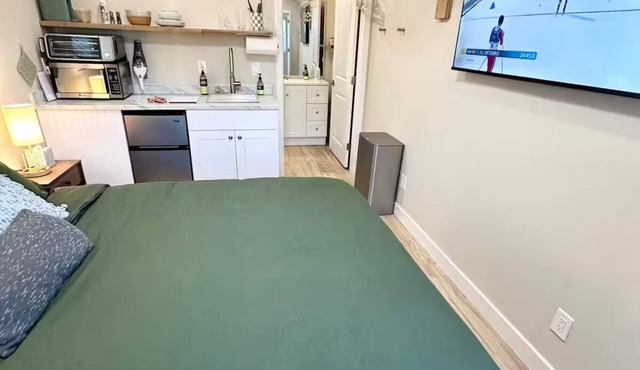 Cozy Quiet Private Cottage Retreat Near Everything