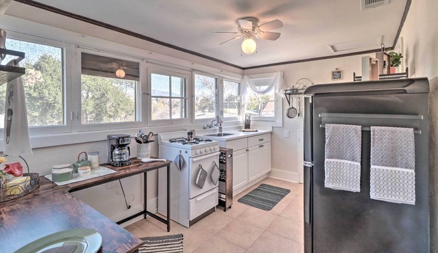 Cozy Redlands Duplex w/ Grill & Shared Yard!