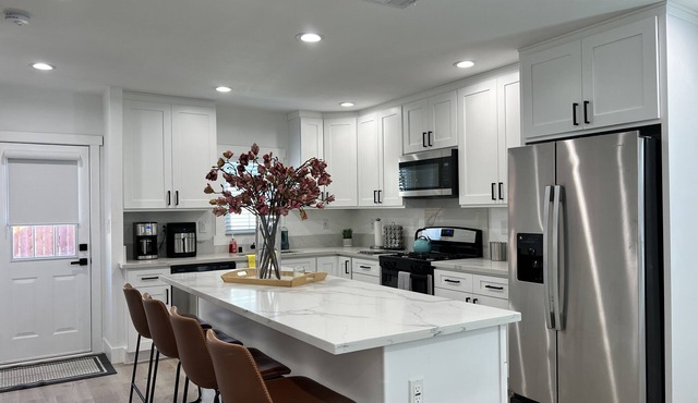 Cozy Remodeled Home - 3 Beds 2.5 Bath - 10 Min to Disney