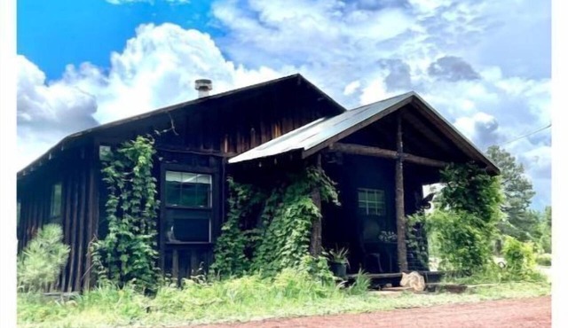 Cozy Rustic Ranch Cabin close to Williams in Parks