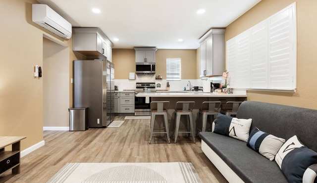 Cozy Santa Clarita Cottage Near Lake & Attractions