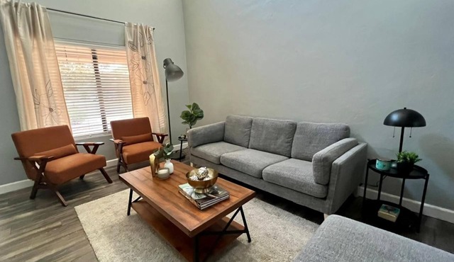 Cozy, spacious & beautiful renovated home! Lake, parks, casino nearby.
