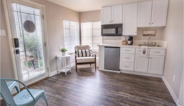 🤗 Cozy Studio w/Kitchenette & Walk-in Shower