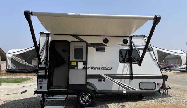 Cozy travel trailer! Pick up or drop off in Tehachapi