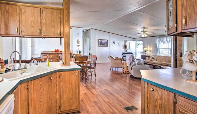 Cozy Yuma Retreat w/Furnished Patio & Grill!