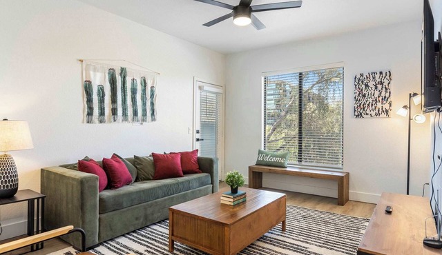 CozySuites at Kierland Commons with pool #01