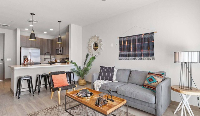 CozySuites PHX RORO Gym, Pool, Pets, Parking! #4