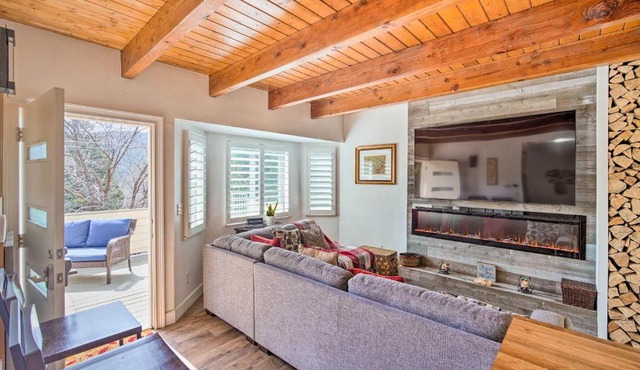Crestline Cabin w/Deck: 1 Mi to Lake Gregory