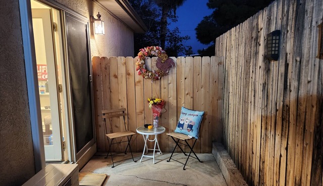 Dam Adorable Studio in Downtown Boulder City - 10 min to Hoover Dam