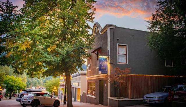 Dancing Bear Inn in Nelson