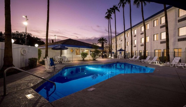 Days Inn & Suites by Wyndham Mesa Near Phoenix