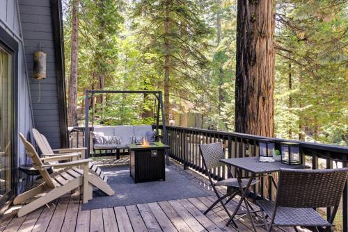 Decks, Grills + Fire Pit: Camp Connell Hideaway! in Camp Connell