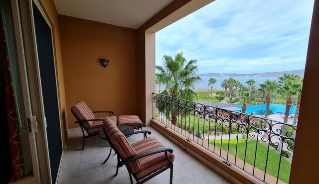 Delight your morning with this amazing view.D401