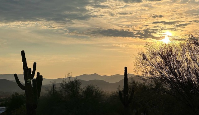 Delightful and sunny studio apartment with AC in NW Phoenix
