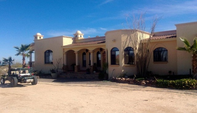 Deluxe 3-bedroom house in beautiful San Felipe with WiFi & 100% solitude