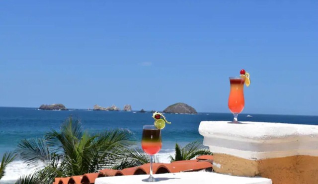 Deluxe Beach Front Villa “Tesoro D”