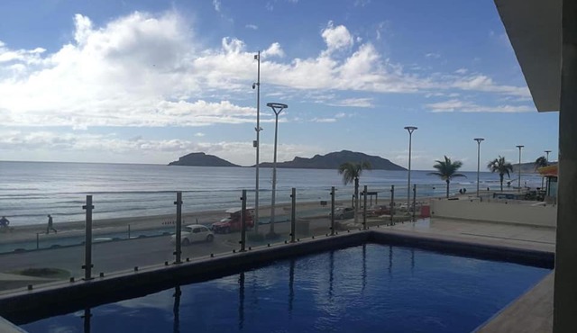 Departamento frente al mar en Portico Beach Condos