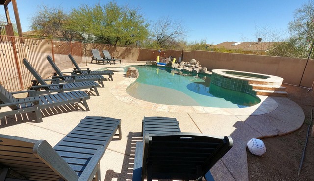 Desert Hills Fun Home! Pool/Spa/6Bedroom/8Bed/Movie Theater Sleeps 15 people