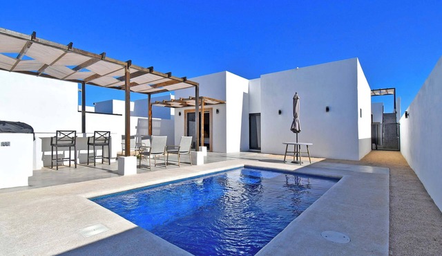 Desert Luxury Villa, Pool, Rooftop, Near Airport
