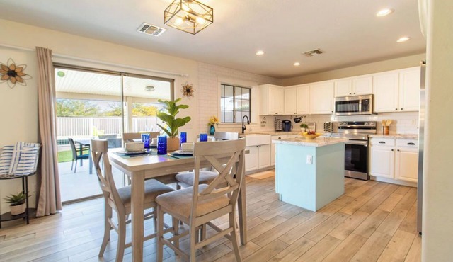 Desert Oasis, King Bed, PVT Pool and Fire Pit-WiFi