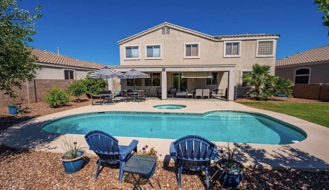 Desert Oasis Large Home with pool and spa!