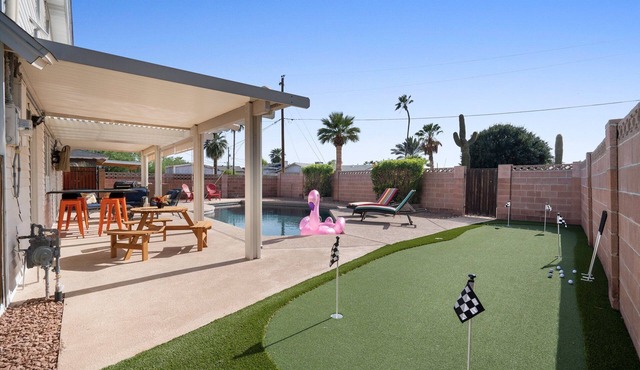 Desert Paradise w/2 masters, pool, & golf