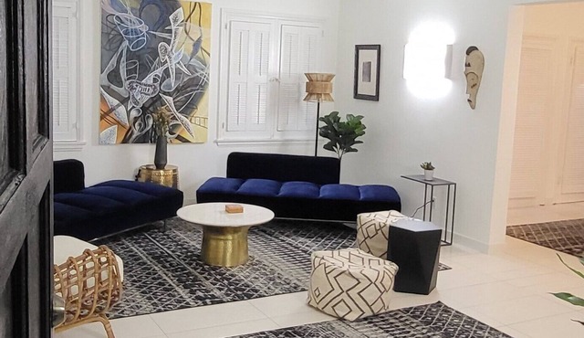 Designer Hancock Park home / 2 beds + 2 baths