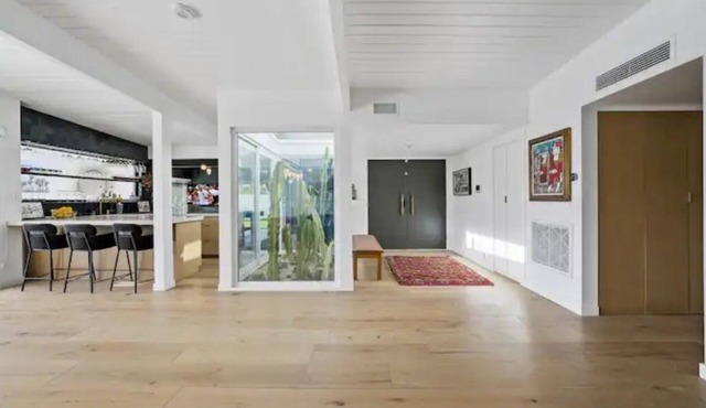 Designer Mid-Century Modern, mins from Downtown.