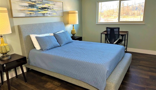 Discover St. Maries charm in our spacious 3-bedroom retreat
