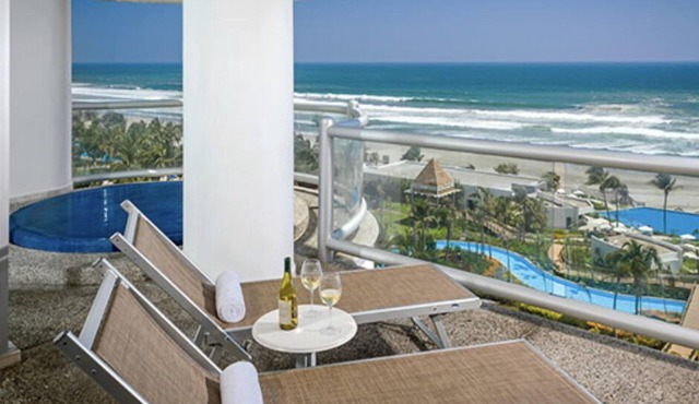 Discover the utmost level of opulence at Acapulco. 1 or 2 bd suites available