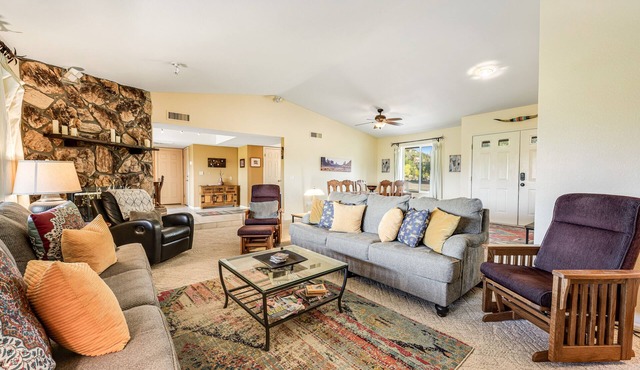 Dog-friendly, Cave Creek home with covered patio, hot tub & mountain views