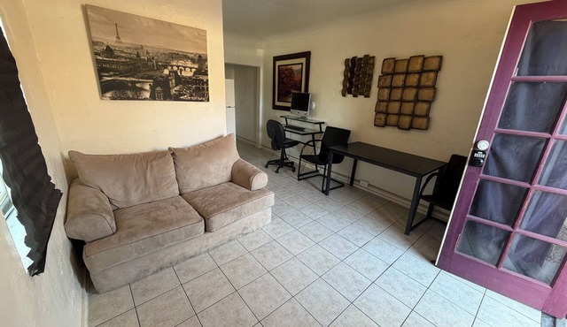 Downtown 1 bedroom Purple Apartment