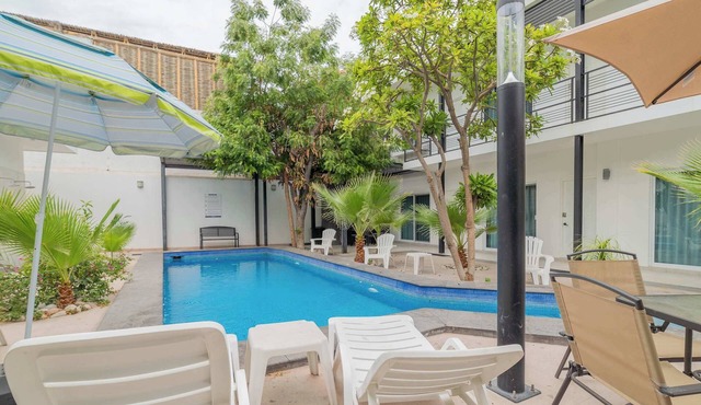 Downtown Apt w/common pool + private terrace