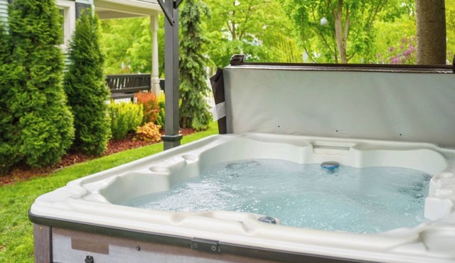 Downtown CDA Getaway with Private Hot Tub Fire Pit
