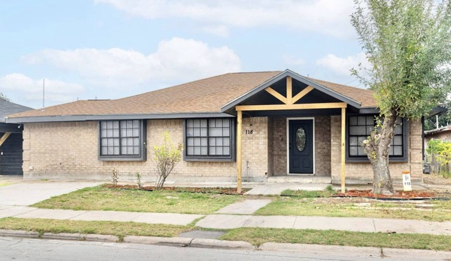 Downtown McAllen - Sleeps 10